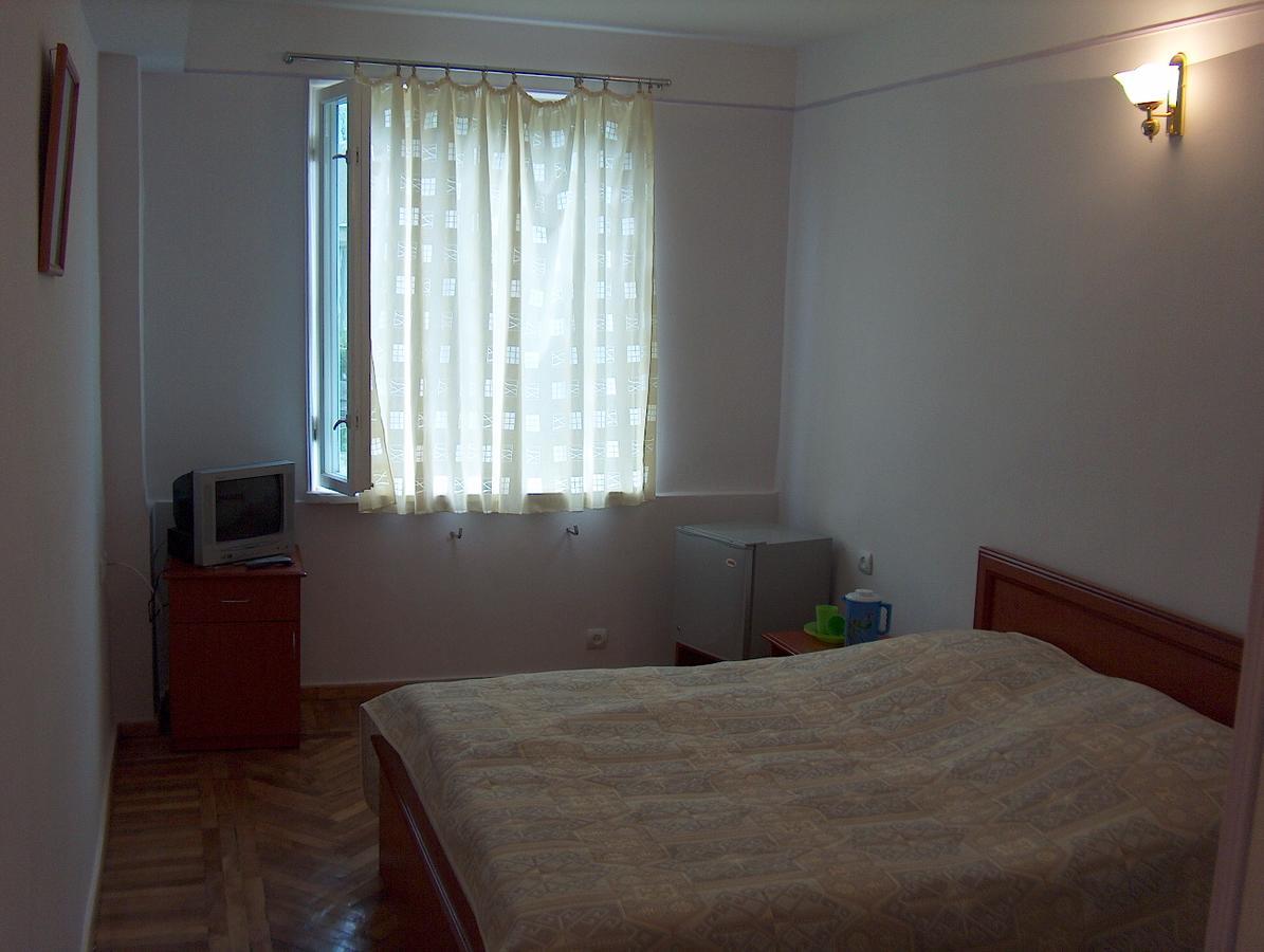 צ'אקאדזור Zvartnots Hotel מראה חיצוני תמונה
